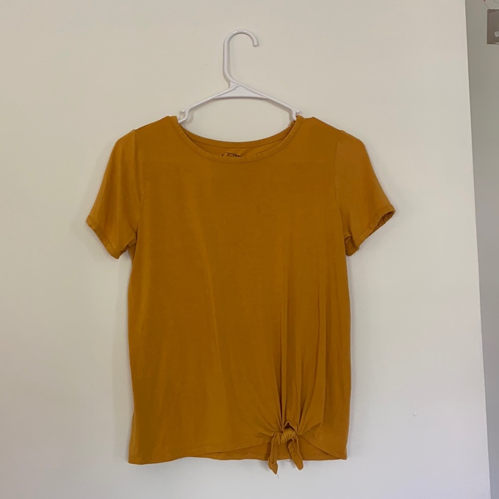 Cotton tee in yellow